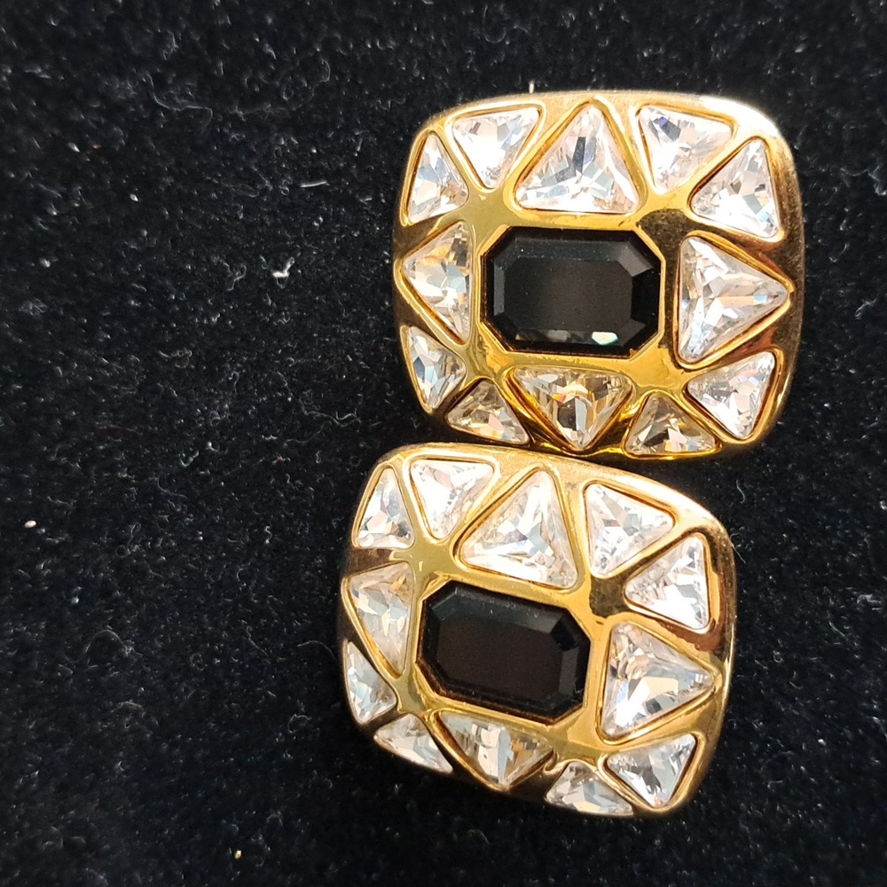 Vintage Signed SAL. Swarovski Crystal Chunky Couture Gold Plated Clip-on Earring